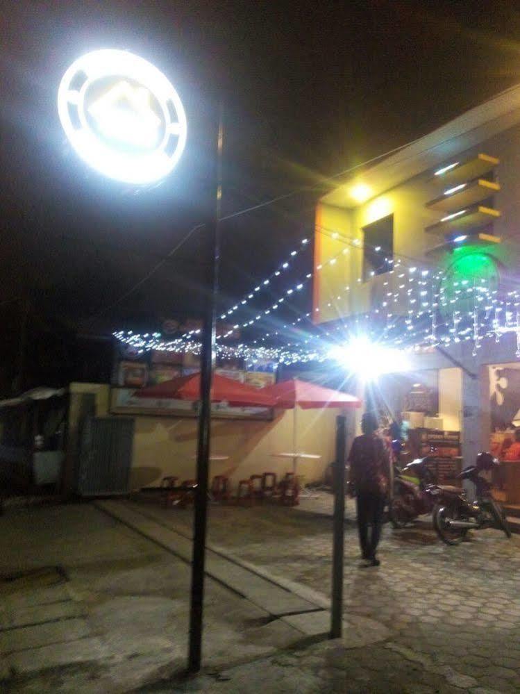 Budi House & Food Station Бандунг Экстерьер фото